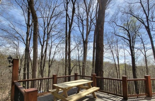 Arlington Cottage | Hobbit Hole on 15 acres