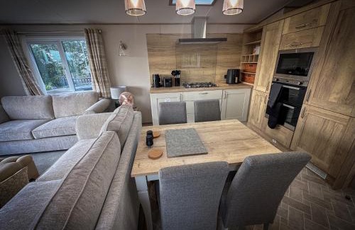 Longridge Cabin | Hobbit - House Of The Owl - Luxury Lodge