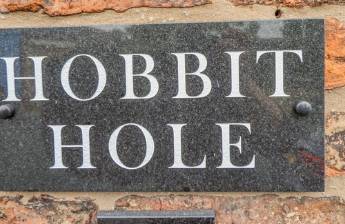 Ellerker Cottage | HOBBITS HOLE, pet friendly, character holiday cottage in South Cave