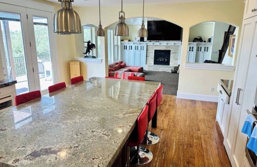 Layton House | Hobbs Creek Summary: