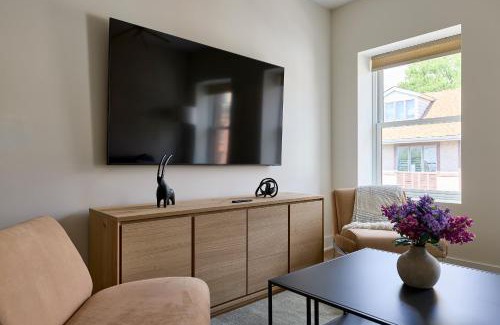 Hoboken Apartment | Hoboken Loft Hideaway - walk to PATH