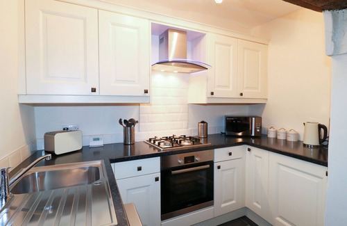 Ilkeston Cottage | HOBSON'S COTTAGE 10 MAIN STREET, family friendly in Ilkeston