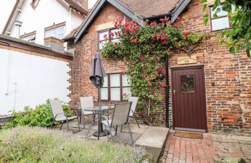 Ilkeston House | Hobson's Cottage 10 Main Street