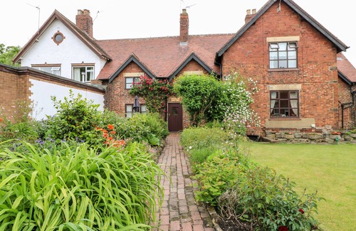 Ilkeston Cottage | Hobson's Cottage 10 Main Street