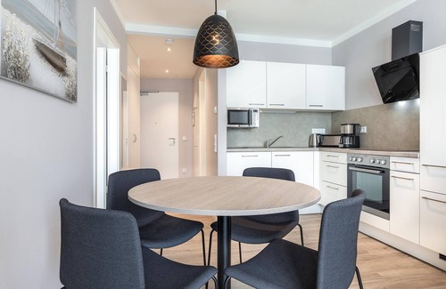 Alt-Travemunde/Ronnau Apartment | Hochwertiges Apartment in Ostseenähe mit Sonniger Loggia und Hauseigenem SPA