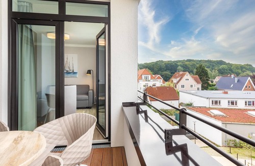 Alt-Travemunde/Ronnau Apartment | Hochwertiges Apartment in Ostseenähe mit Sonniger Loggia und Hauseigenem SPA