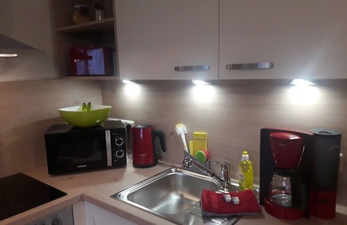 Kirchenlamitz Apartment | Hochwertige Fewo mit Fußbodenheizung und Regendusche