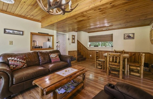 Laurelville Cabin | Hocking Hills Cabin Wifi, FirePit, Walking Trail . Peaceful location.