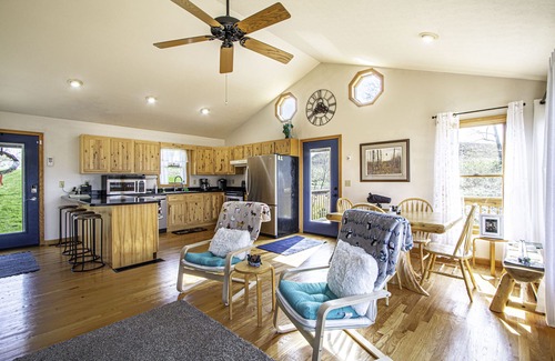 McArthur Cabin | Hocking Hills Chubby Frog Cabin: Game Room, Hot Tub, Fire Pit & Private Hiking!