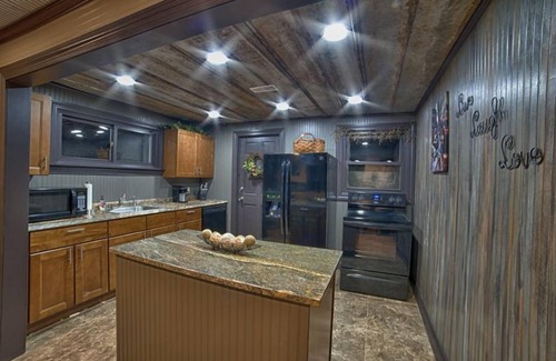 Rockbridge House | Hocking Hills Cottage Nestled in Rock Formations