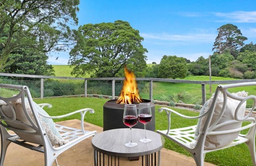 Robertson House | Hoddle Lane – rural views, fireplace and air conditioning