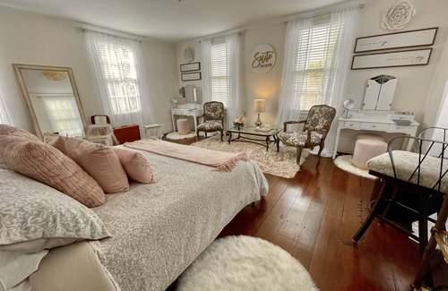 Montgomery Bed & Breakfast | Hodge Podge Lodge