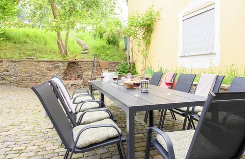 Dommershausen House | Hofgut Eveshausen: Holiday home in the countryside for families & groups