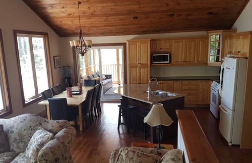 Perry Cottage | HOG LAKE HAVEN - MAKING MEMORIES AT THE LAKE WITH FAMILY & FRIENDS
