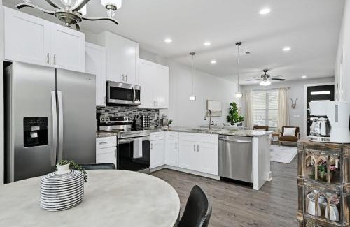 Point Venture House | Hogan Hideaway