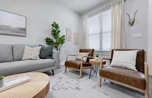Point Venture House | Hogan Hideaway