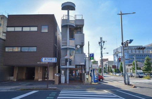 Nishikimachi Apartment | hoho 高松駅 港近くの1日2組限定の貸切宿 2F 3F