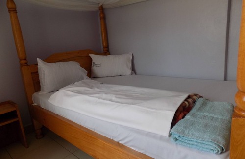 Bugahya Hotel | HOIMA BREEZE MOTEL