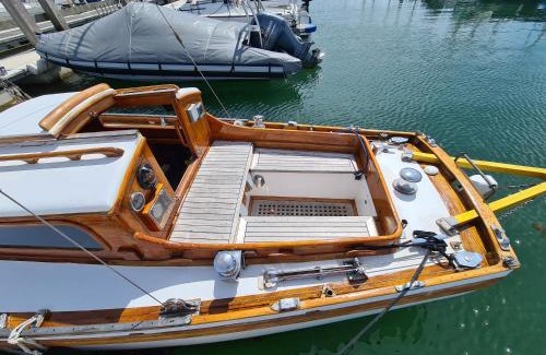 New Forest District Boat Rental | Hoitak