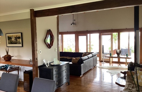 Kohukohu House | Hokianga Haven - A relaxing retreat with spectacular views from the top.