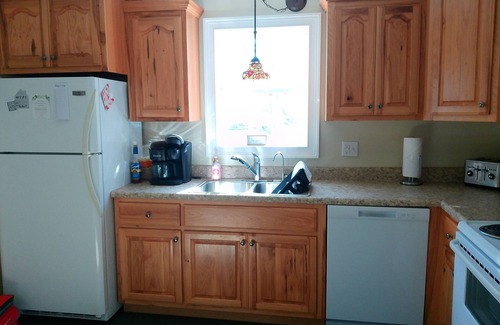 Parrott Cottage | Hokie Football is Back @The River House near VT & RU. Dogs Ok- Kayak, Tube