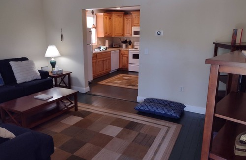 Parrott Cottage | Hokie Football is Back @The River House near VT & RU. Dogs Ok- Kayak, Tube