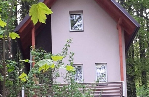 Holin House | Holín Quiet Garden Holiday Home