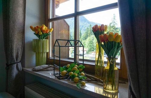 Weissbach an der Alpenstrasse Apartment | Holiday Apartment 'Bergliebe' with Mountain View, Balcony and Wi-Fi
