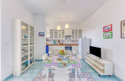 Marina di Novaglie House | Holiday Home L'Ulivo di Novaglie with Terrace and Air Conditioning, Pet-Friendly