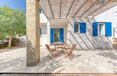 Marina di Novaglie House | Holiday Home L'Ulivo di Novaglie with Terrace and Air Conditioning, Pet-Friendly