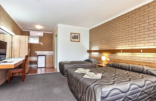 Holbrook Hotel | Holbrook Town Centre Motor Inn