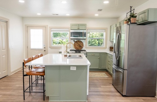 Hanahan House | Holcombe Premier: Modern Luxury : 4br Home