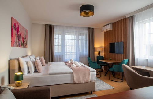 Sarvar Hotel | Holdvirág Hotel