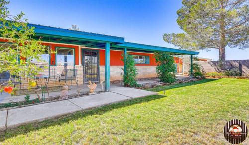 Columbus House | Hole in the Wall Getaway - USA Mexico Border Bed and Breakfast