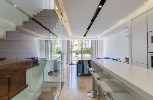 Pasito Blanco House | Holiday Home in Spain near the Beach & Marina