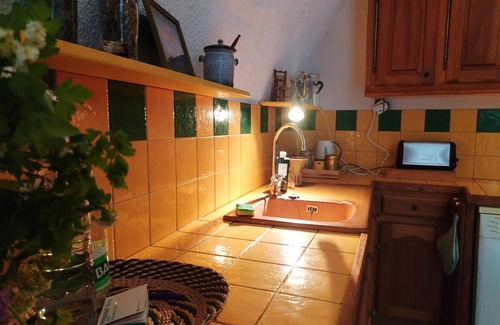 Arpaillargues-et-Aureillac House | Holiday Home 'La Maison De Thomas' with Private Pool, Private Garden and Wi-Fi