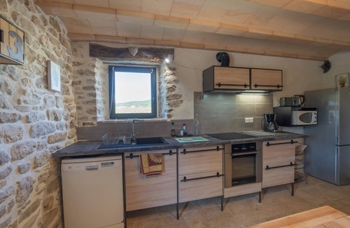 Saint-Sauveur-de-Cruzieres House | Holiday Home 'Gîte Les Vignes Au Mas Dujau' with Shared Pool, Wi-Fi and Air Conditioning