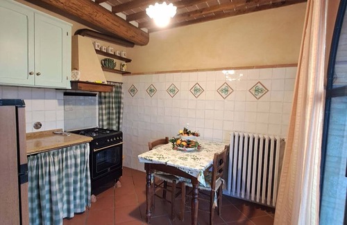 San Casciano in Val di Pesa Cottage | Holiday home with a view, walk to restaurants and shops, car is not required