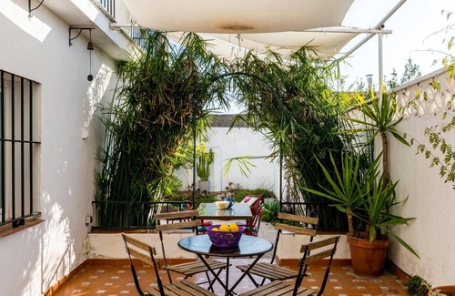 Castilleja de la Cuesta Villa | Holi-Rent Casa del Limonero Excellent house with zen backyard.