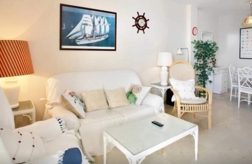 Estepona Apartment | Holi- Rent Veramar Cozy apartment with pool and WiFi at Estepona