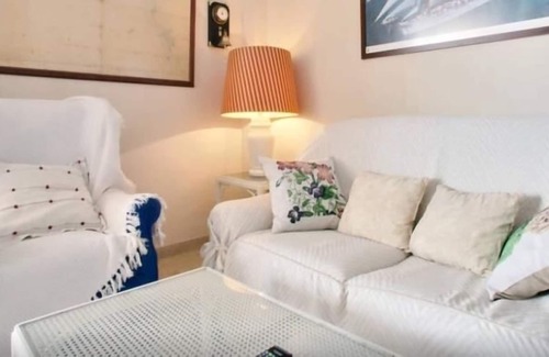 Estepona Apartment | Holi- Rent Veramar Cozy apartment with pool and WiFi at Estepona