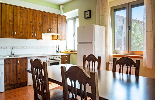 La Rinconada de la Sierra House | Holiday Home 'El Parral' with Mountain View, Shared Terrace and Wi-Fi