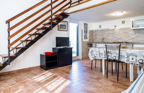 Pian di Rocca House | Holiday Home 'Gianfranco' with Shared Garden and Wi-Fi