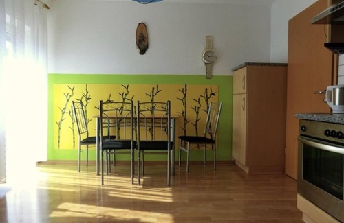 Poppenhausen Apartment | Holiday apartment Wenz - Apartment, shower, toilet, 2 bedrooms