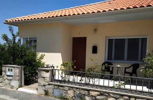 Aldeadavila de la Ribera House | Holiday Home 'Luz Mar' with Private Terrace, Shared Garden and Wi-Fi