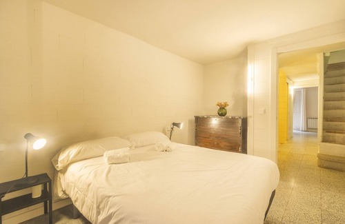 Juncosa House | Holiday Home 'Ca La Francesa' with Mountain View, Private Terrace and Wi-Fi