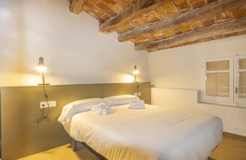 Juncosa House | Holiday Home 'Ca La Francesa' with Mountain View, Private Terrace and Wi-Fi