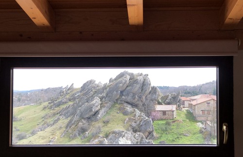 Pinilla de los Barruecos House | Holiday Home 'Chanin I' with Mountain View, Private Terrace and Wi-Fi