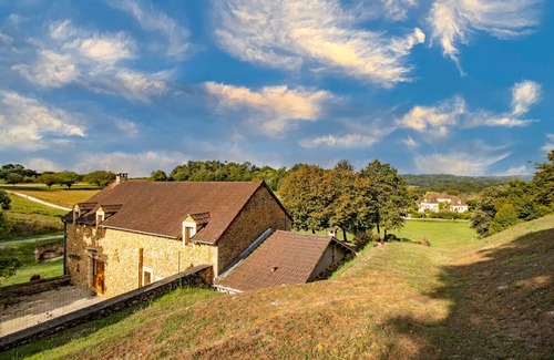 Prats-de-Carlux House | Holiday Home 'Maison Les Tilleuls' with Private Terrace, Private Garden and Wi-Fi