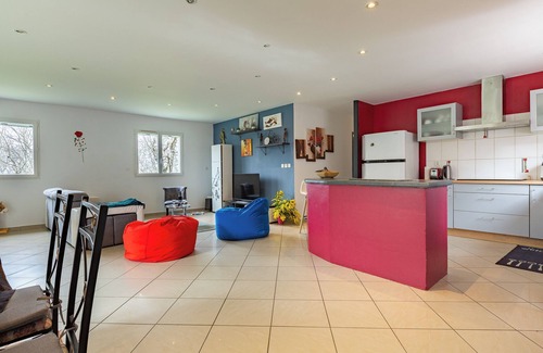 Sainte-Eulalie-en-Royans House | Holiday Home 'La Maison Dans Les Noyer' with Private Pool, Wi-Fi and Air Conditioning